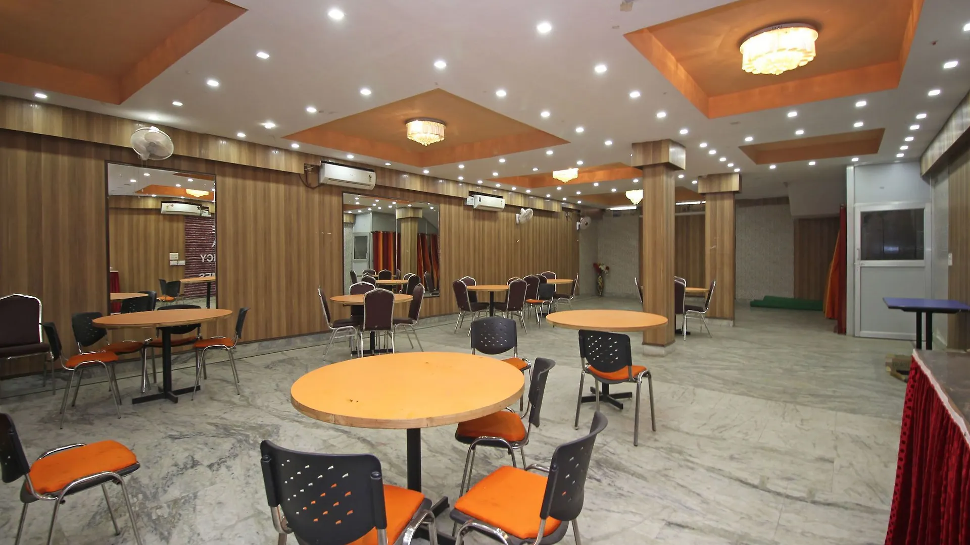 Oyo 576 Hotel Shree Kanta Residency Gurgáon Indie